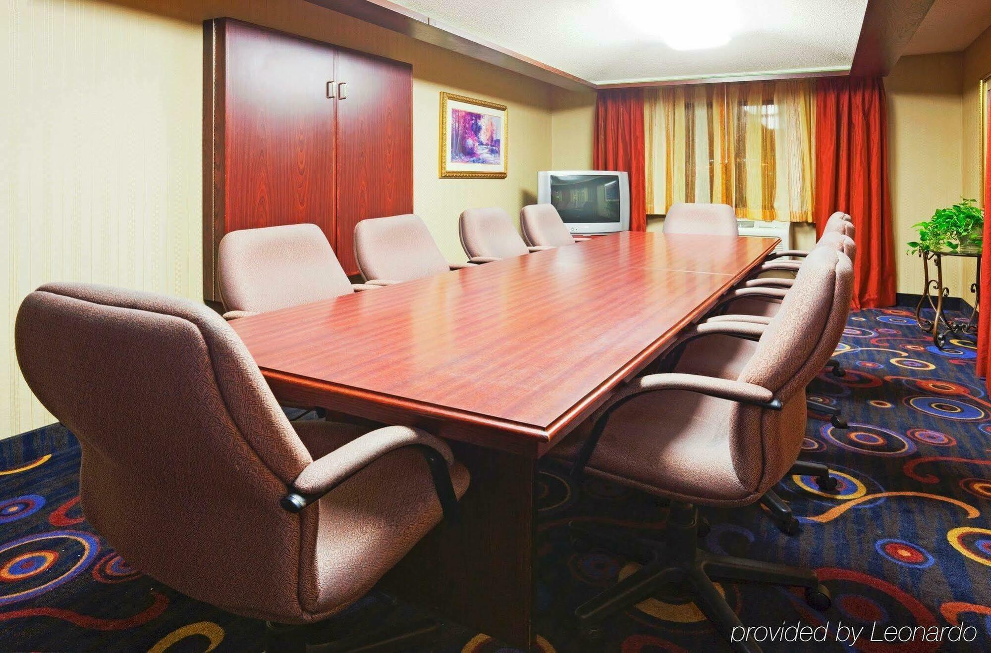 Holiday Inn Express Hotel & Suites Minneapolis-Golden Valley By Ihg Saint Louis Park Facilidades foto